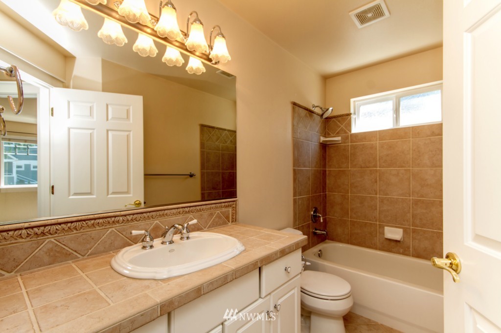 4220 Southwest Roxbury Street Seattle, WA 98136 - Photo 23 of 25 Gallery Image 23