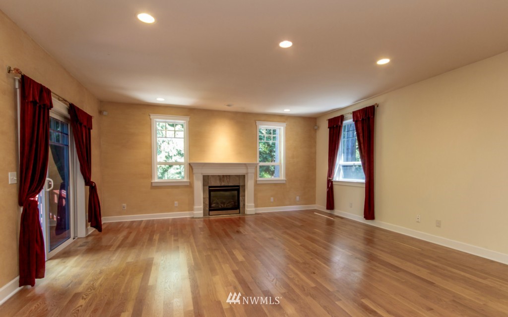 4220 Southwest Roxbury Street Seattle, WA 98136 - Photo 6 of 25 Gallery Image 6