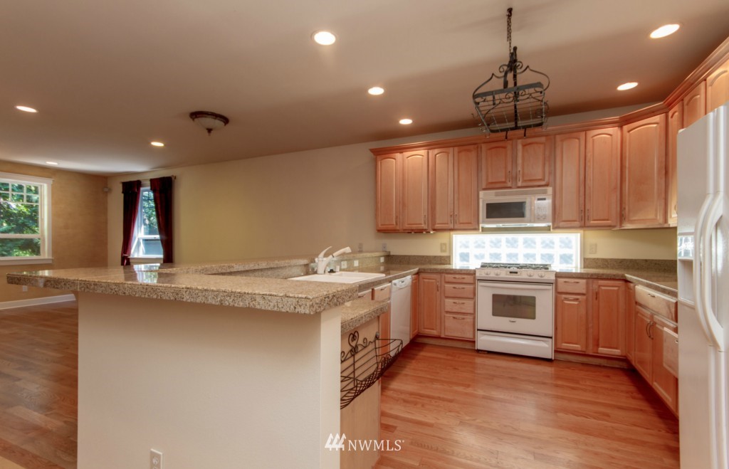 4220 Southwest Roxbury Street Seattle, WA 98136 - Photo 9 of 25 Gallery Image 9