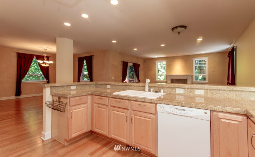 4220 Southwest Roxbury Street Seattle, WA 98136 - Photo 10 of 25 Gallery Image 10