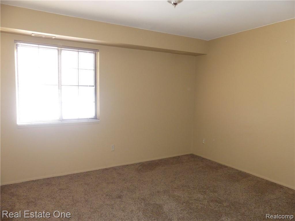 1873 Meadow Dale Court, Unit 9 Rochester, MI 48309 - Photo 17 of 32