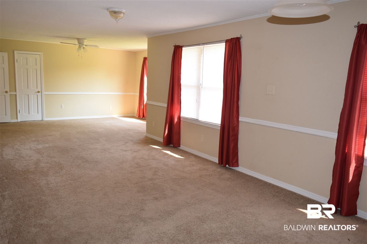 512 Holiday Avenue Mobile, AL 36611 - Photo 2 of 17