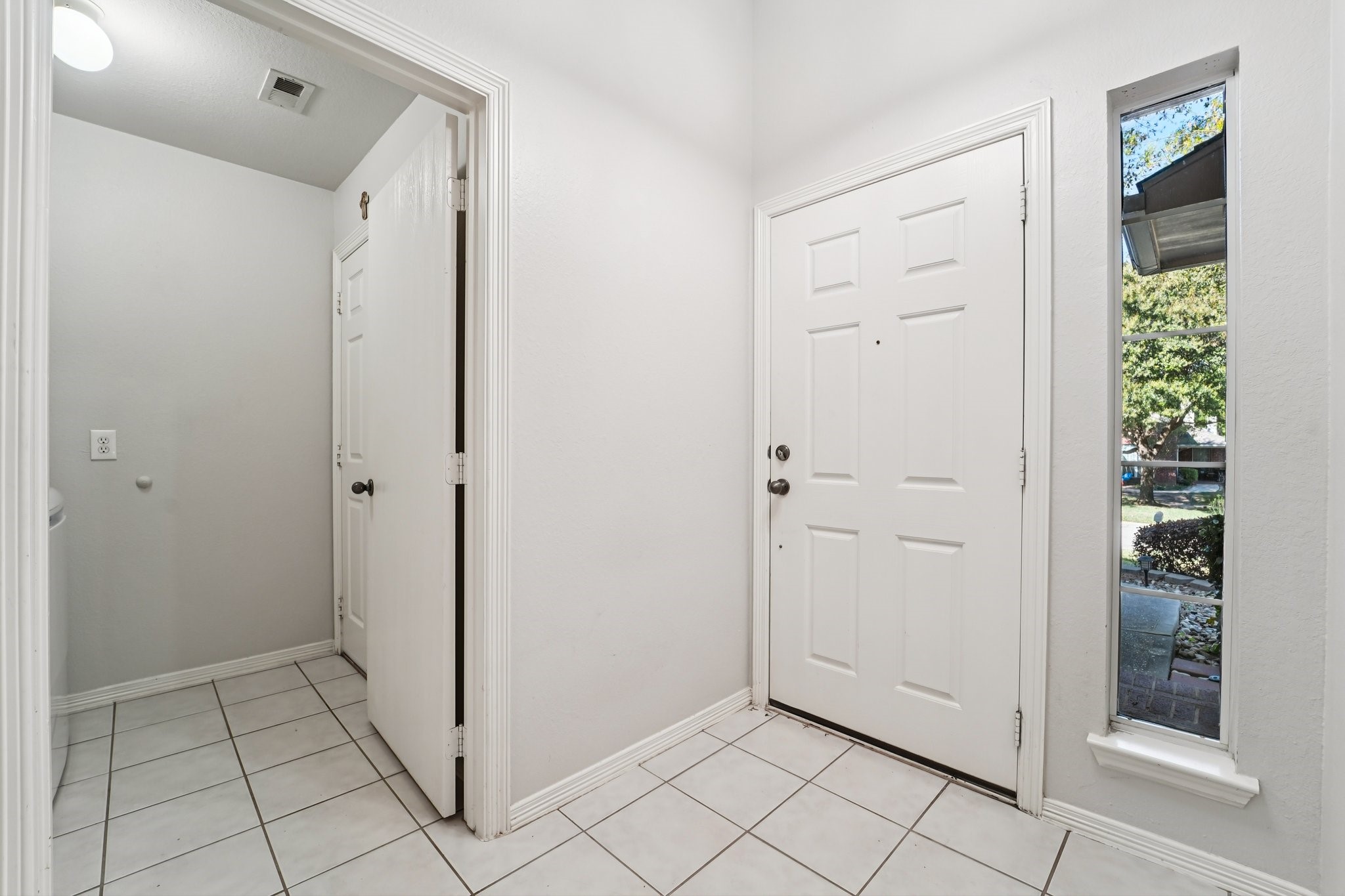 281 Mesa View Conroe, TX 77316 - Photo 12 of 38