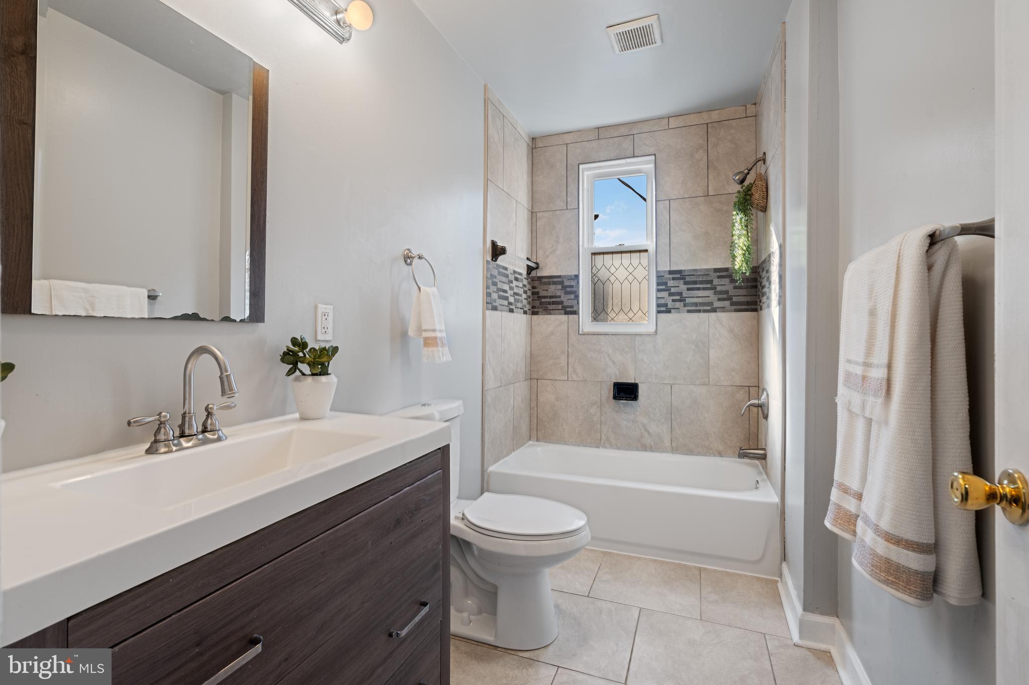 2725 Baker Street Baltimore, MD 21216 - Photo 16 of 25