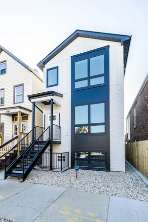 $2,300 | 2949 West 25th Place, Unit 1, Chicago, IL 60623