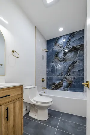 $2,300 | 2949 West 25th Place, Unit 1, Chicago, IL 60623