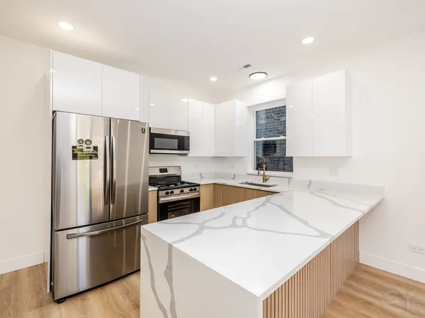 $2,300 | 2949 West 25th Place, Unit 1, Chicago, IL 60623