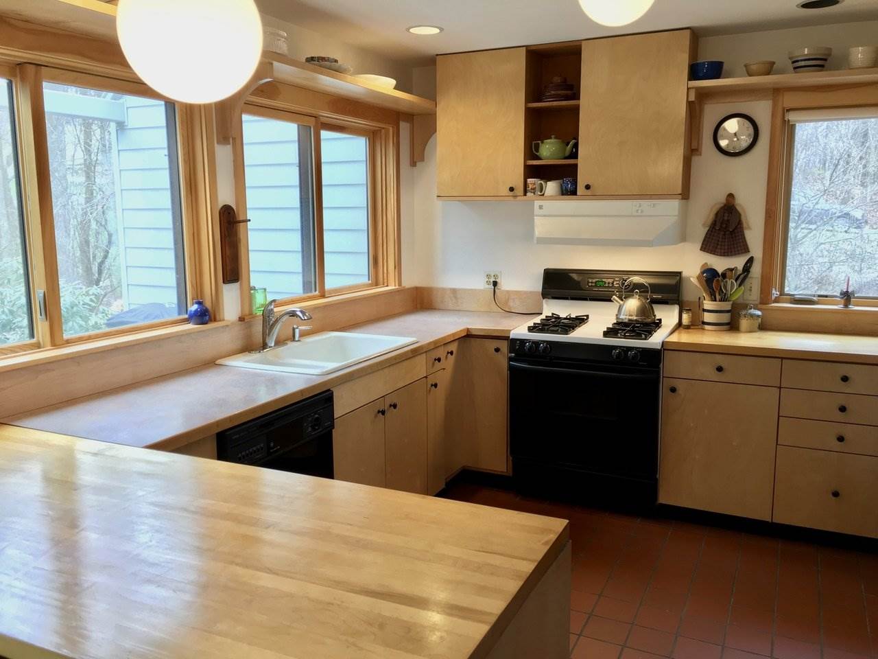 4326 Harbor Road Shelburne, VT 05482 - Photo 4 of 24 Gallery Image 4