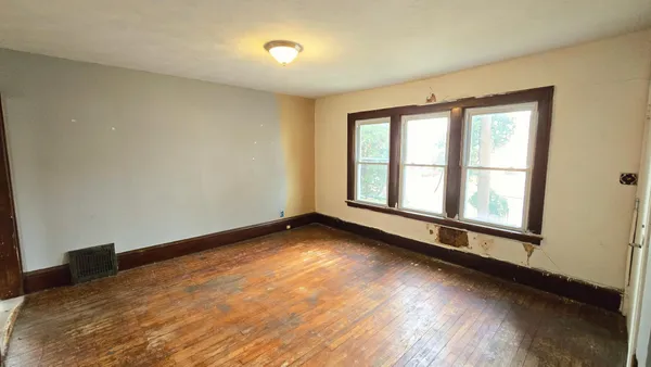 $199,900 | 1444 Edgerton Street, St. Paul, MN 55130