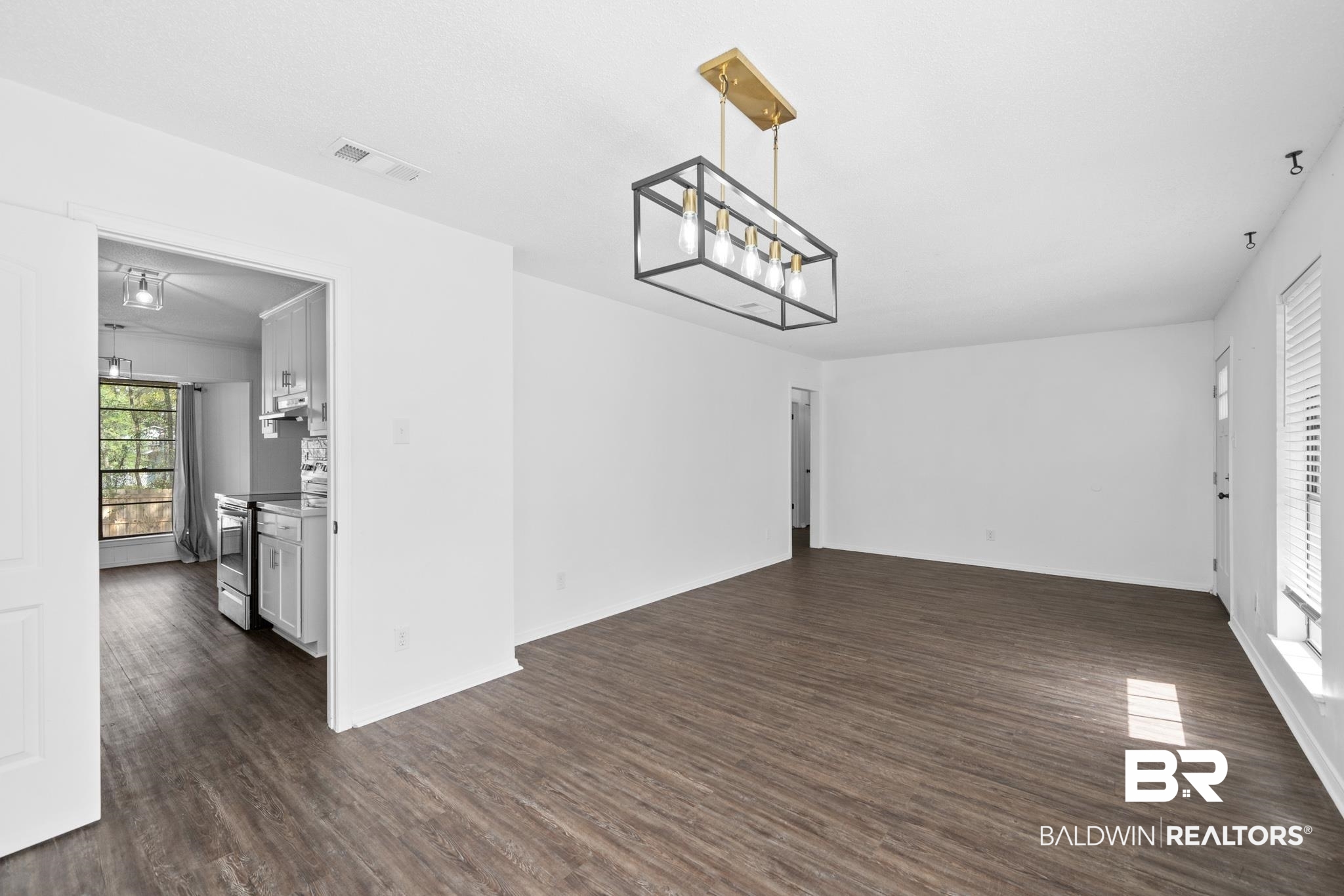 5716 Post Oak Court Mobile, AL 36609 - Photo 7 of 23 Formal Dining