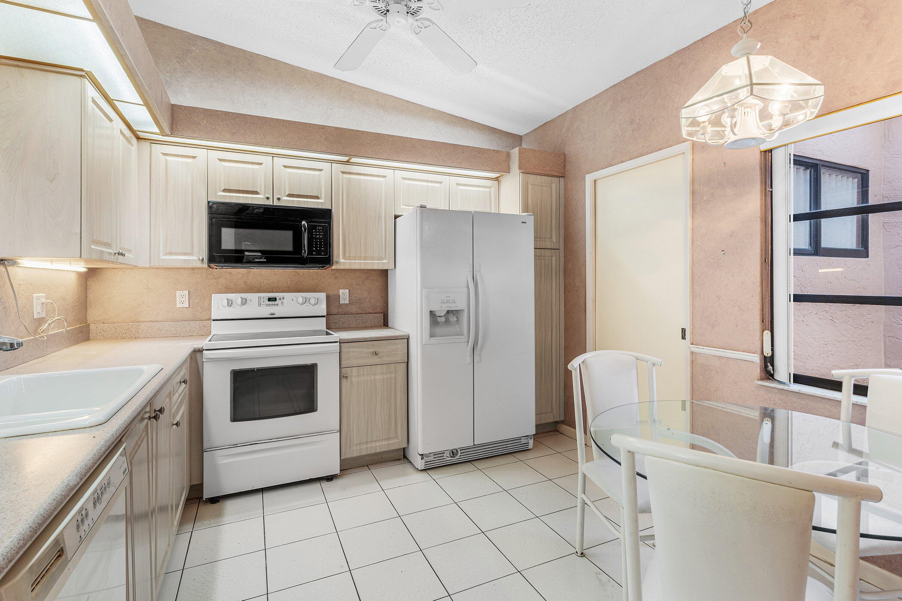 8298 Springlake Drive Boca Raton, FL 33496 - Photo 10 of 40 015-8298SpringlakeDrive-BocaRaton-FL-334