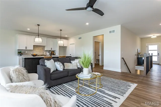 $599,900 | 829 Bushwood Way, Caseyville, IL 62232