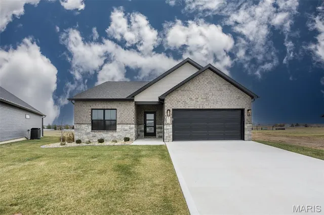 $599,900 | 829 Bushwood Way, Caseyville, IL 62232