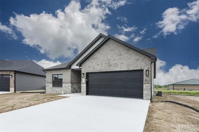 $599,900 | 829 Bushwood Way, Caseyville, IL 62232