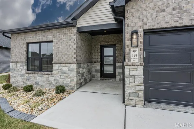 $599,900 | 829 Bushwood Way, Caseyville, IL 62232