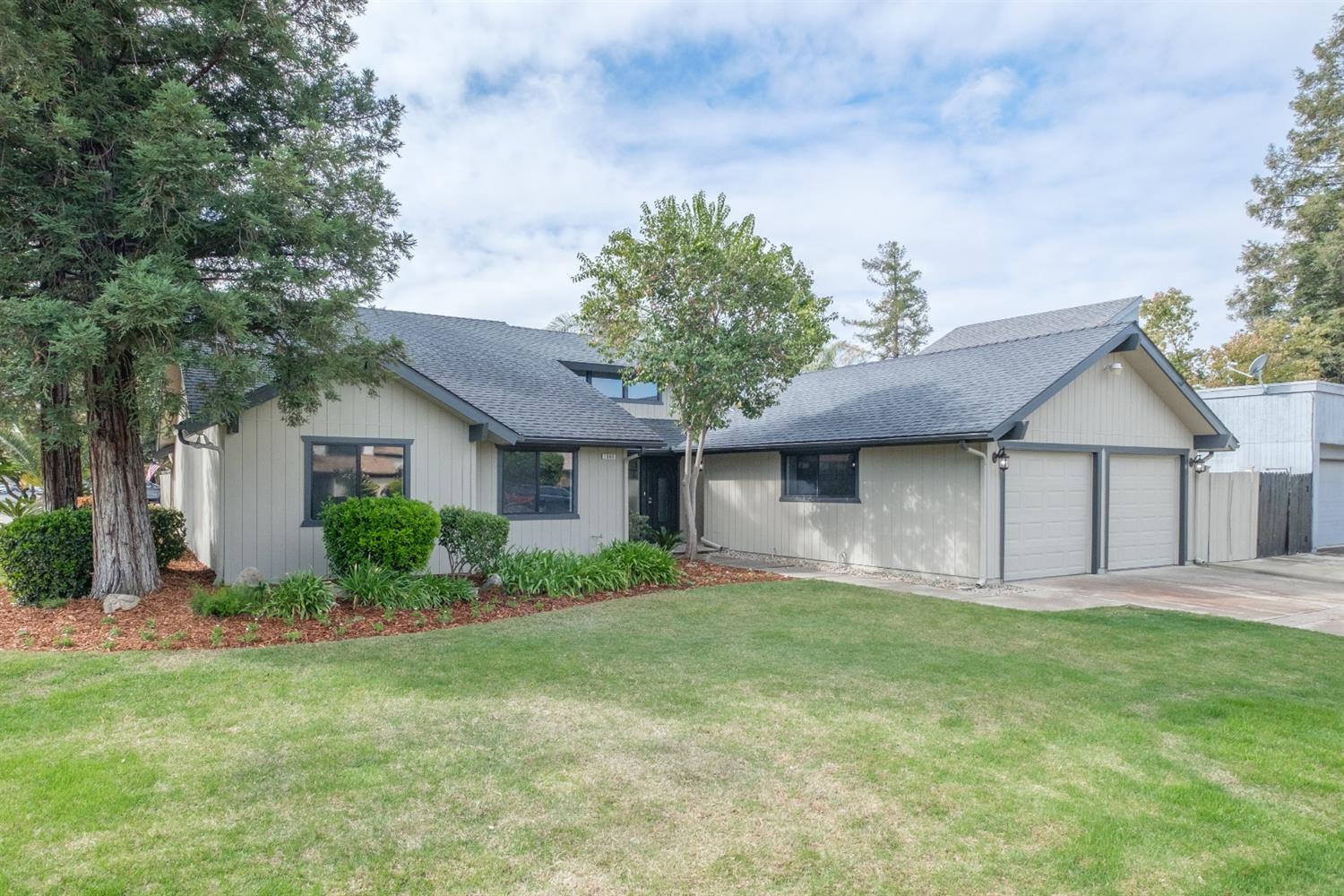 1966 Richert Avenue Clovis, CA 93611 - Photo 2 of 18