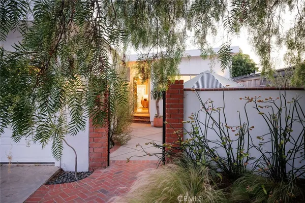 $2,475,000 | 275 Cecil Place, Costa Mesa, CA 92627