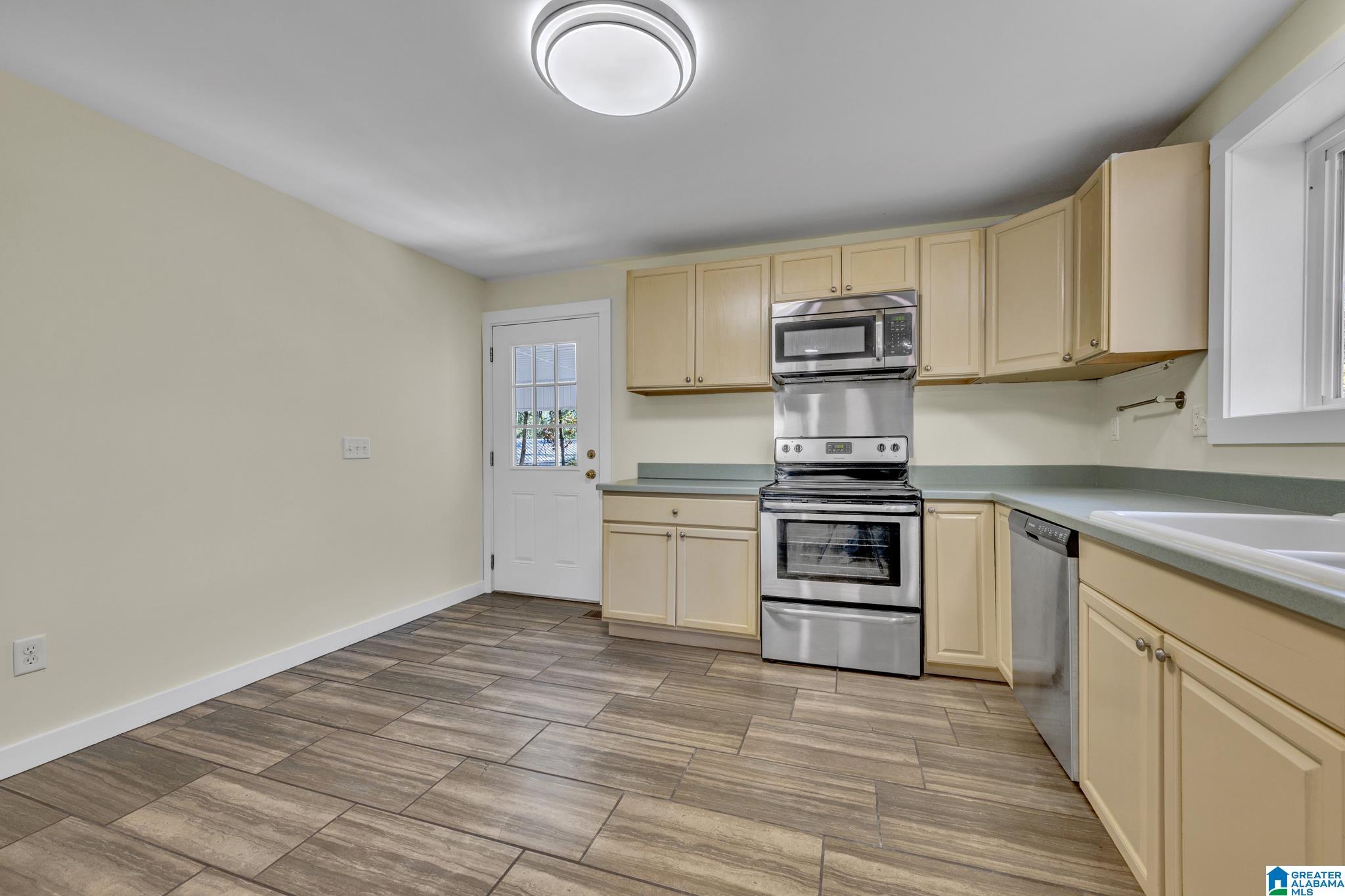 321 Redmayne Road Gardendale, AL 35071 - Photo 8 of 25