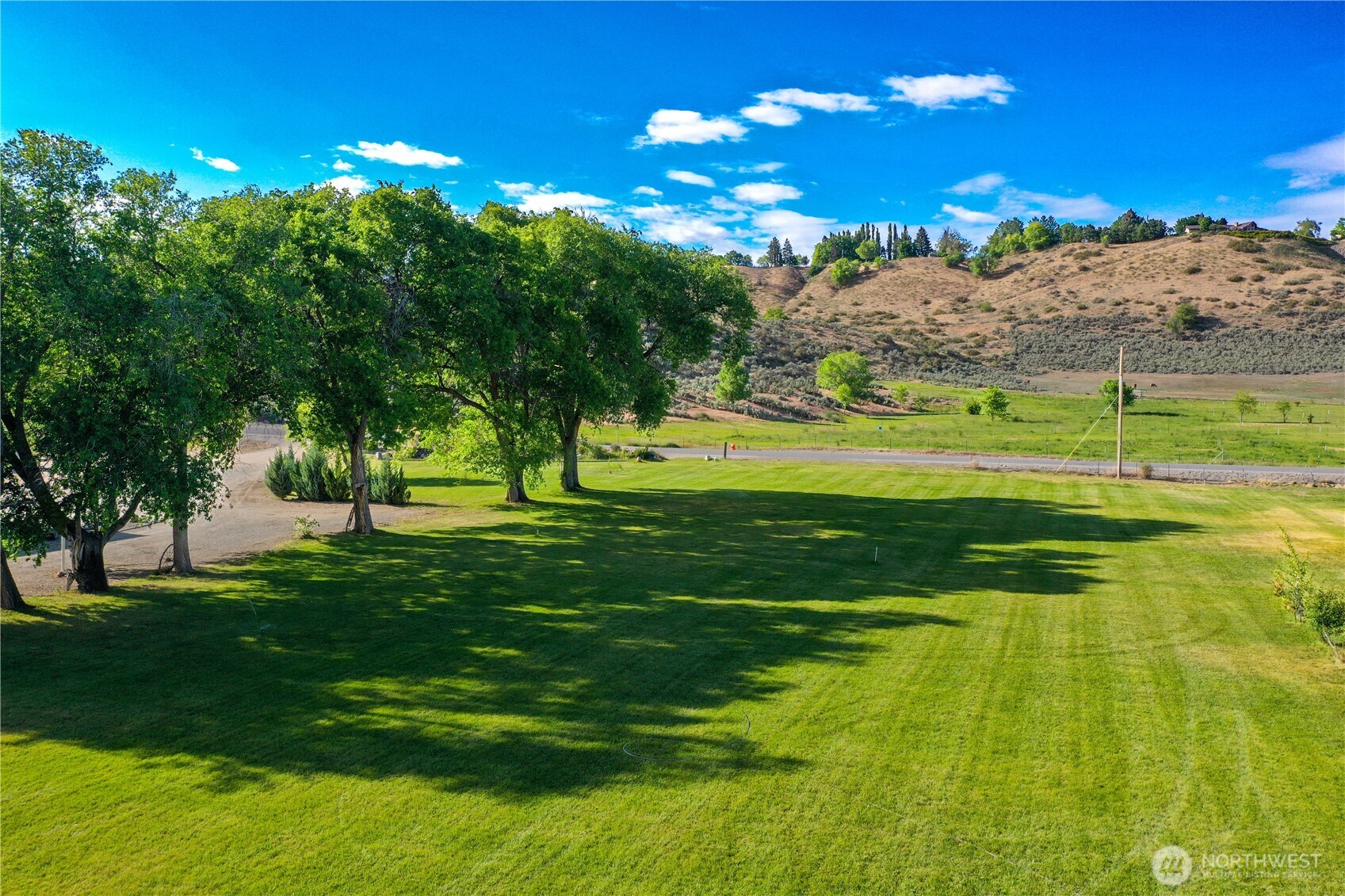 46 Shumway Road Omak, WA 98841 - Photo 34 of 40 a view of a golf course with a lake