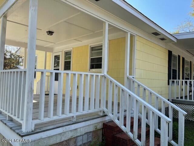218 Middle Sound Loop Road Wilmington, NC 28411 - Photo 4 of 25 side porch