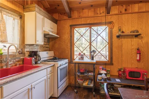 $309,900 | 620 West Aeroplane Boulevard, Big Bear City, CA 92314