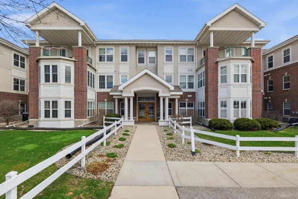 $328,900 | 8510 Greenway Boulevard, Unit 303, Middleton, WI 53562