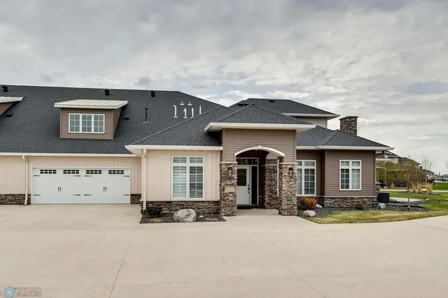 $834,900 | 5050 Prosperity Way South, Fargo, ND 58104