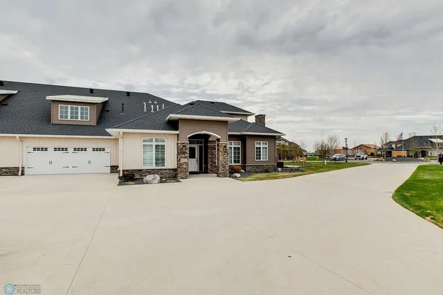 $834,900 | 5050 Prosperity Way South, Fargo, ND 58104