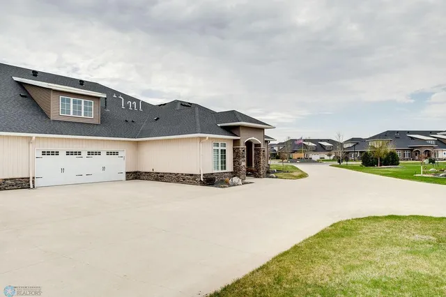 $834,900 | 5050 Prosperity Way South, Fargo, ND 58104