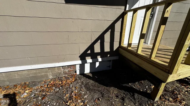 a view of a back yard of the house