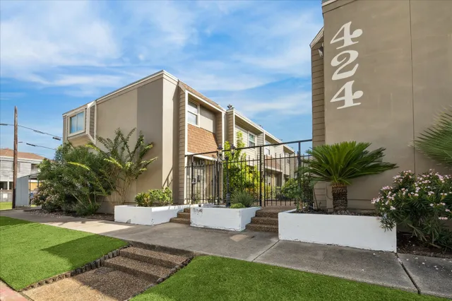 $179,000 | 424 15th Street, Unit 106, Galveston, TX 77550