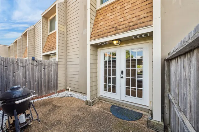 $179,000 | 424 15th Street, Unit 106, Galveston, TX 77550