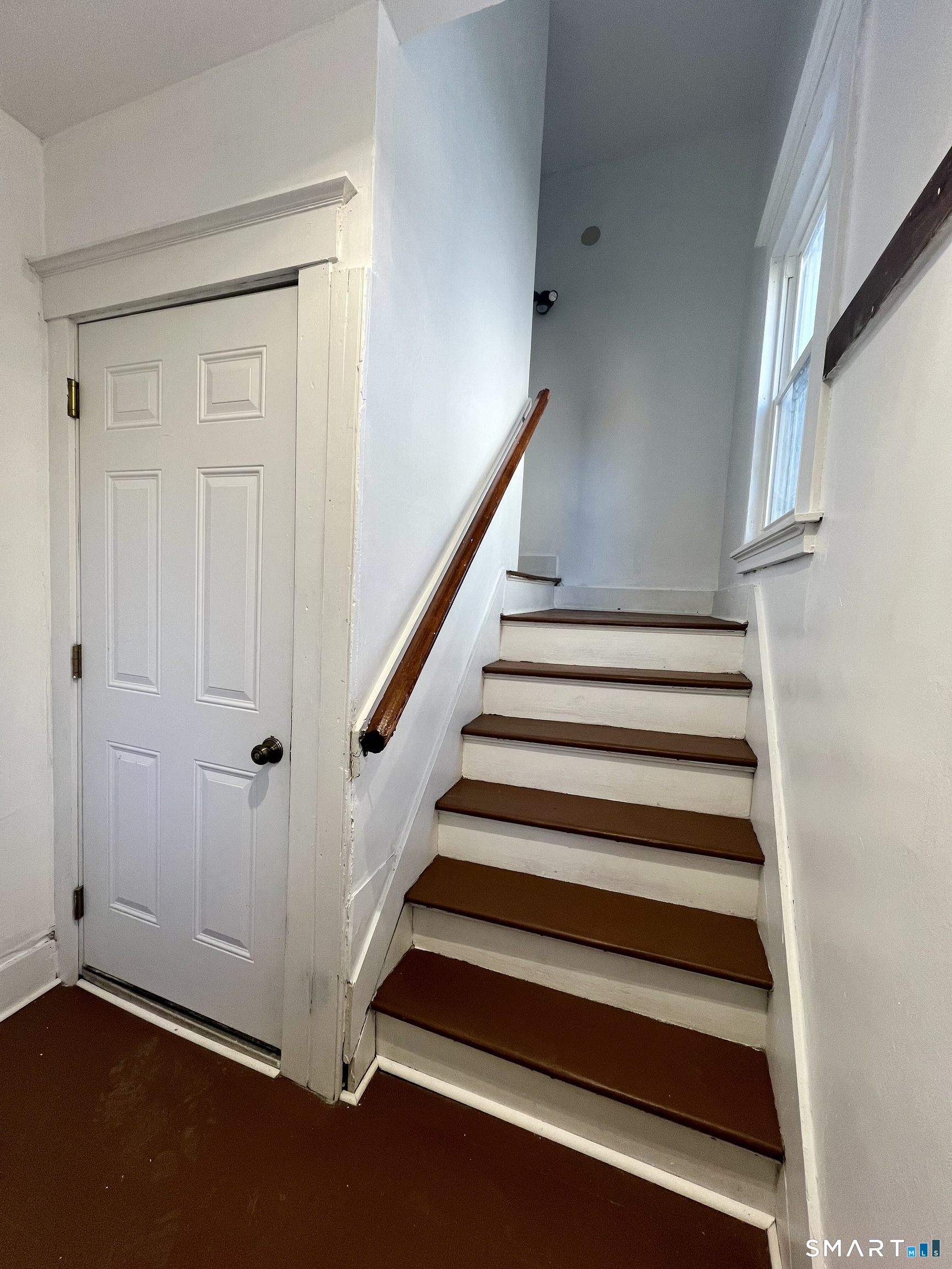 154 High Street Torrington, CT 06790 - Photo 15 of 36 a view of an entryway