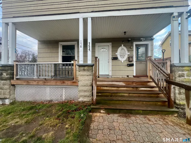 a view of entryway with a front door