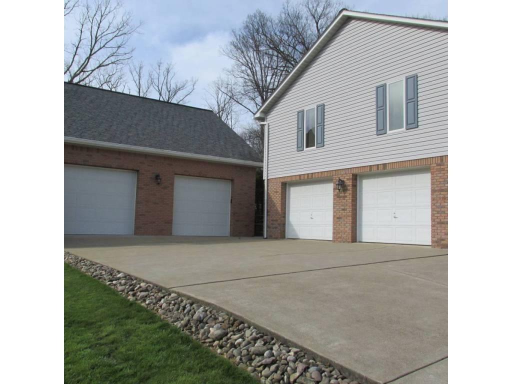 3255 Ridgeway Road Greensburg, PA 15601 - Photo 4 of 25 Gallery Image 4