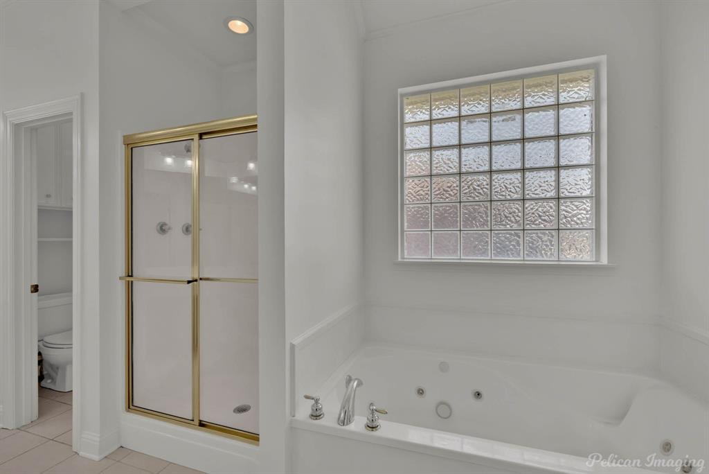 1413 Magnolia Ridge Bossier City, LA 71112 - Photo 20 of 29 a bathroom with a bathtub