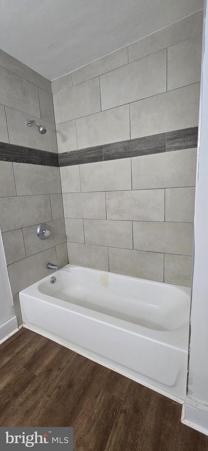 29 North Main Street, Unit B Smithsburg, MD 21783 - Photo 4 of 15 a bathroom with a bathtub