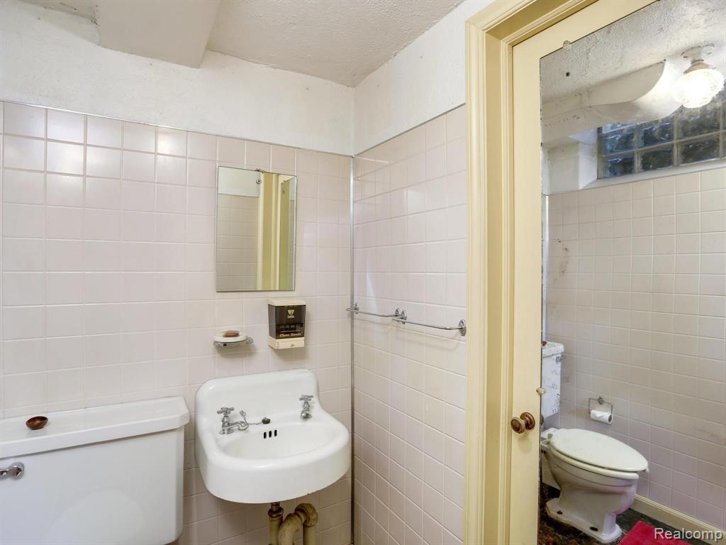 53 Vernier Road Grosse Pointe Shores, MI 48236 - Photo 17 of 25