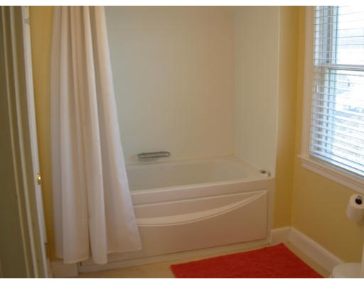 7 Glenburnie Road Boston, MA 02132 - Photo 13 of 25 Gallery Image 13