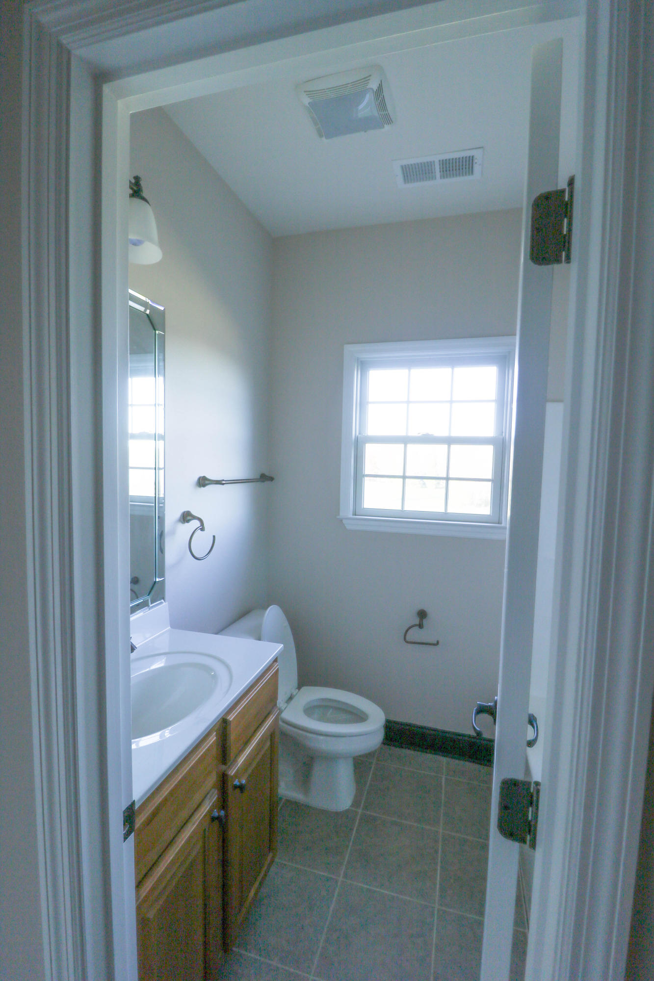 1235 New Lake Road, Unit 3 Spring City, TN 37381 - Photo 15 of 21 Upstairs Guest Bath
