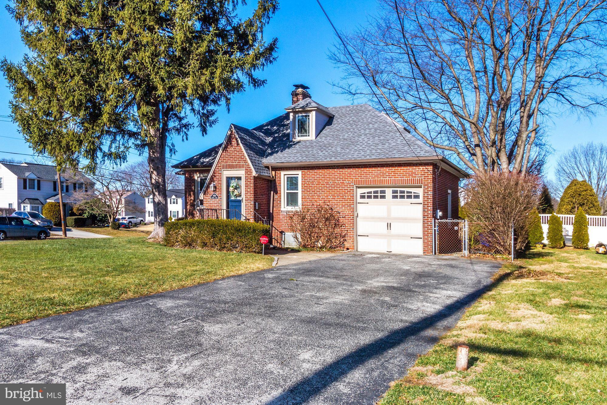 1324 Leedom Road Havertown, PA 19083 - Photo 3 of 36