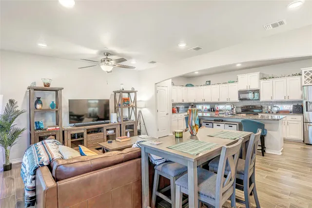 $2,200 | 217 Birch Oak Lane, Georgetown, TX 78628