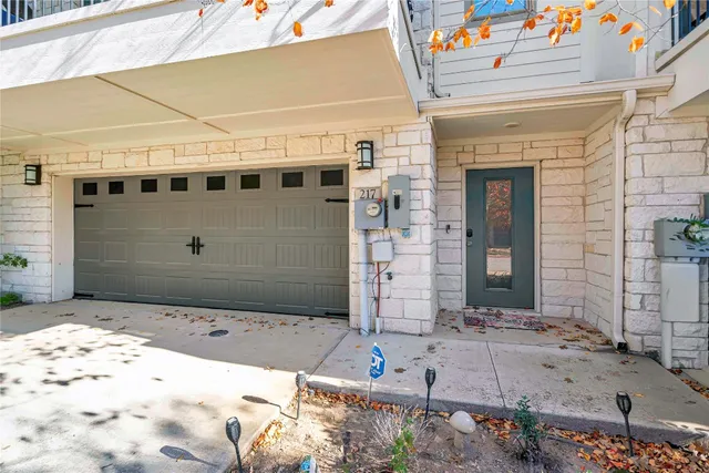 $2,200 | 217 Birch Oak Lane, Georgetown, TX 78628