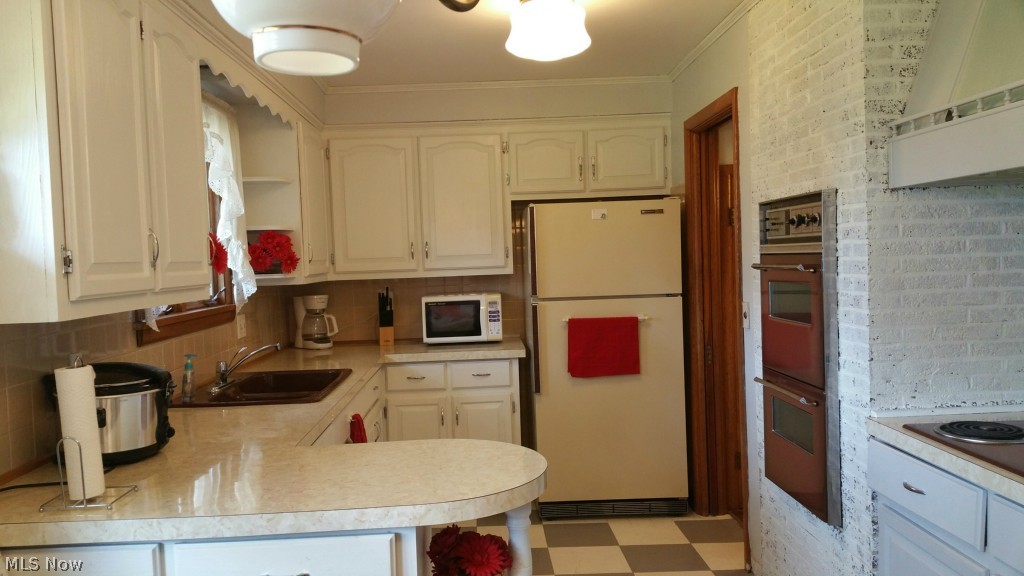 1318 Meister Road Lorain, OH 44053 - Photo 6 of 20 Gallery Image 6