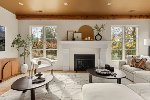 $1,995,000 | 15 Cross Highway, Westport, CT 06880