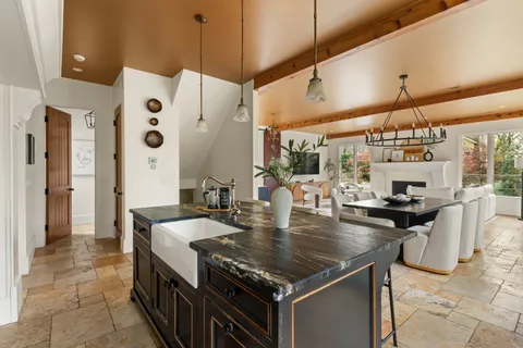 $1,995,000 | 15 Cross Highway, Westport, CT 06880