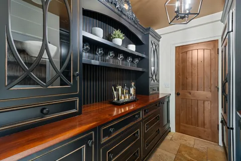 $1,995,000 | 15 Cross Highway, Westport, CT 06880