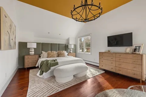 $1,995,000 | 15 Cross Highway, Westport, CT 06880