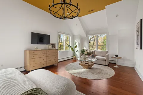 $1,995,000 | 15 Cross Highway, Westport, CT 06880