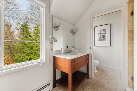 $1,995,000 | 15 Cross Highway, Westport, CT 06880